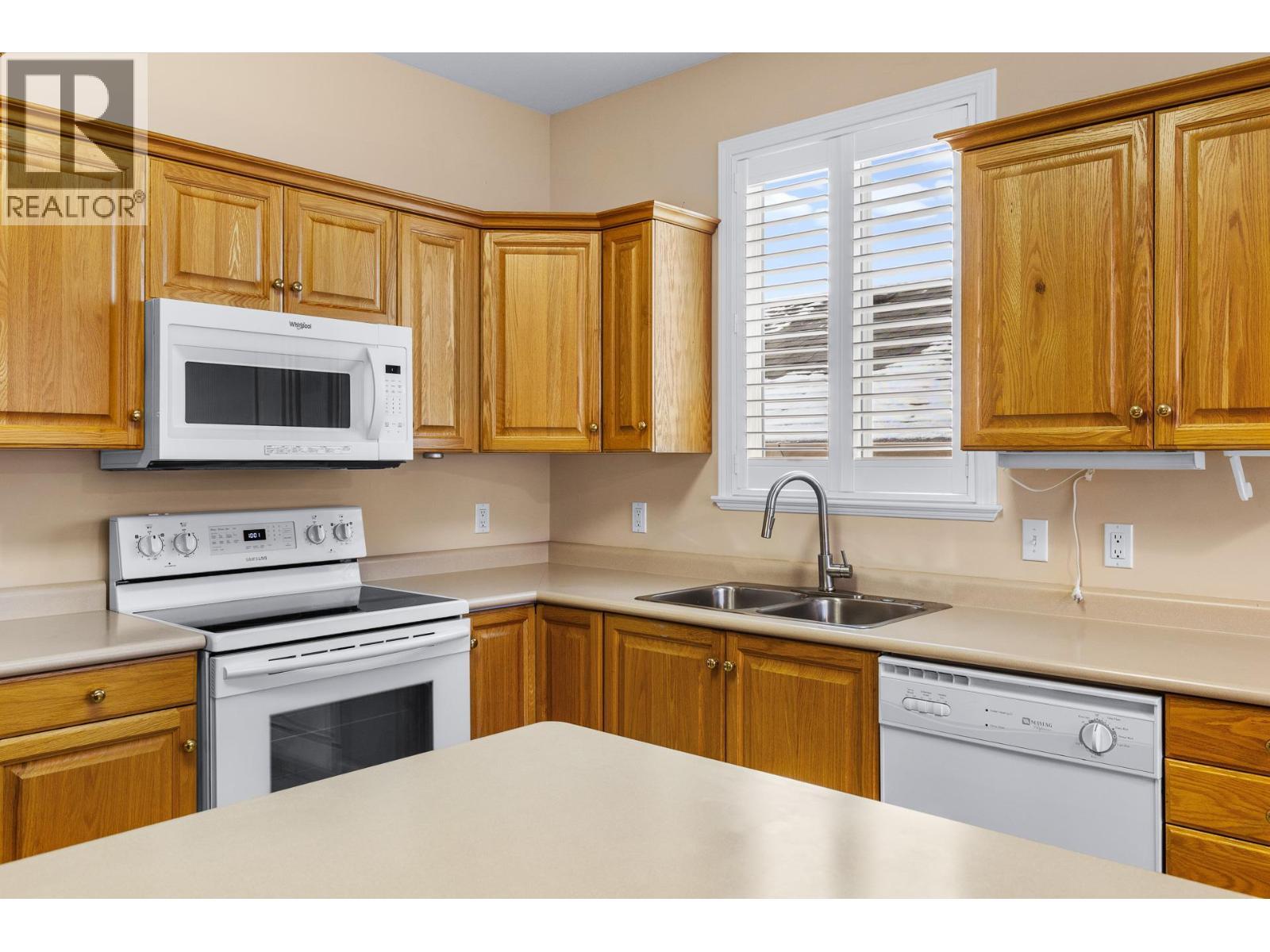 3360 Old Okanagan Highway Unit# 160, West Kelowna, BC - Indoor Photo Showing Kitchen With Double Sink