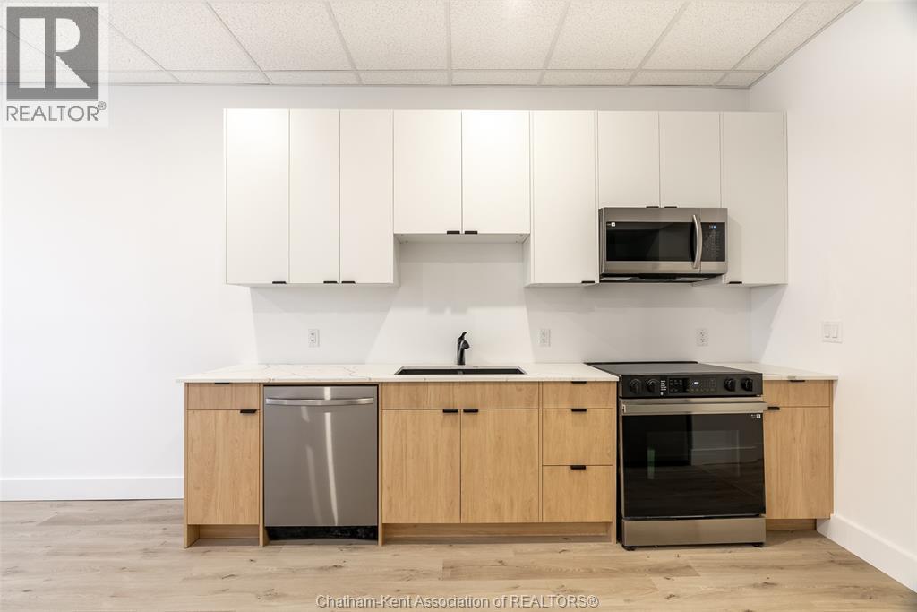 138 King Street West Unit# 207, Chatham, ON - Indoor Photo Showing Kitchen