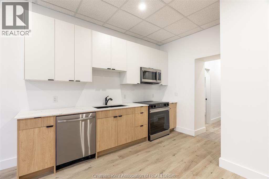 138 King Street West Unit# 207, Chatham, ON - Indoor Photo Showing Kitchen