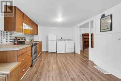 eat-in kitchen w laundry -