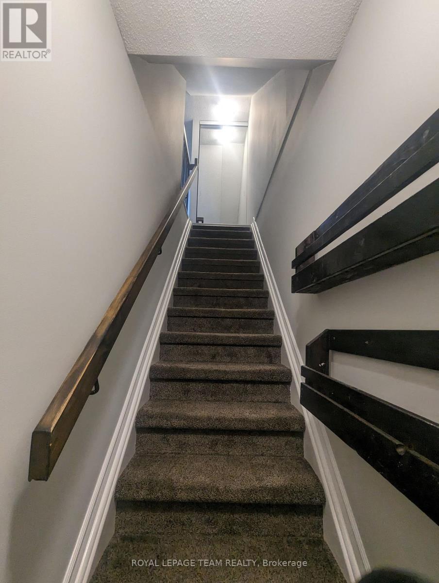 Stair entry from front door - 17B - 6010 Red Willow Drive, Ottawa, ON - Indoor Photo Showing Other Room