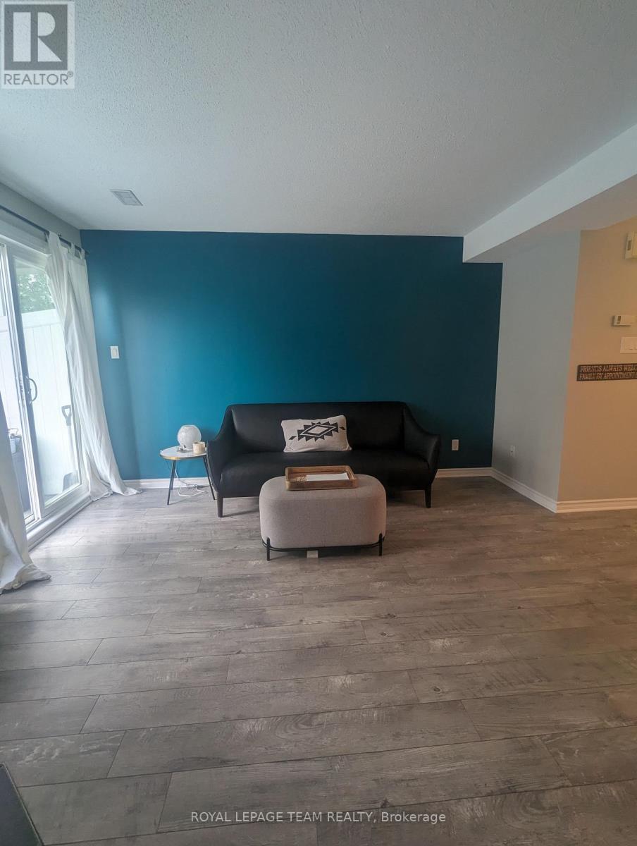 Living Room - 17B - 6010 Red Willow Drive, Ottawa, ON - Indoor