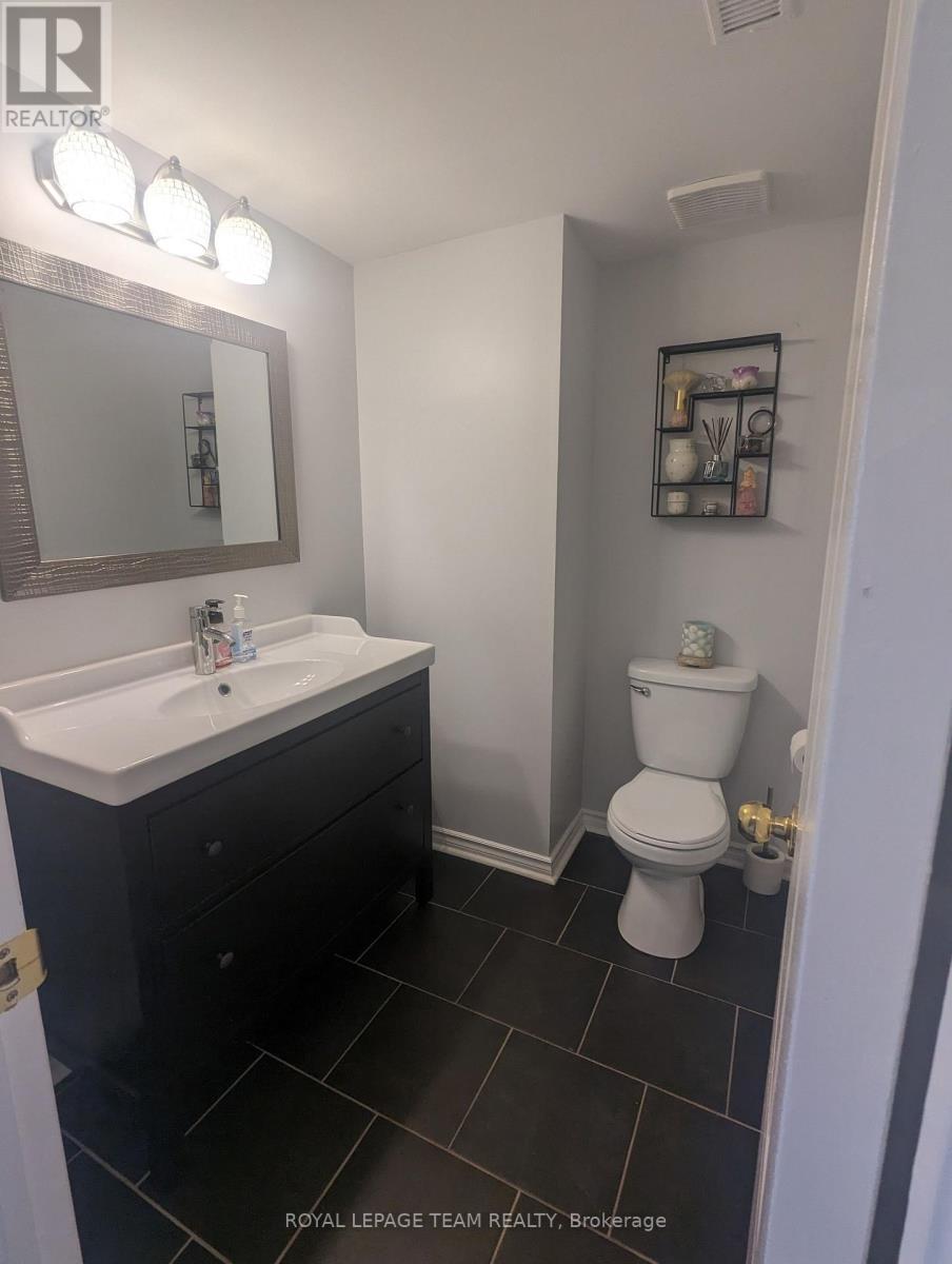 Partial Bath - 17B - 6010 Red Willow Drive, Ottawa, ON - Indoor Photo Showing Bathroom