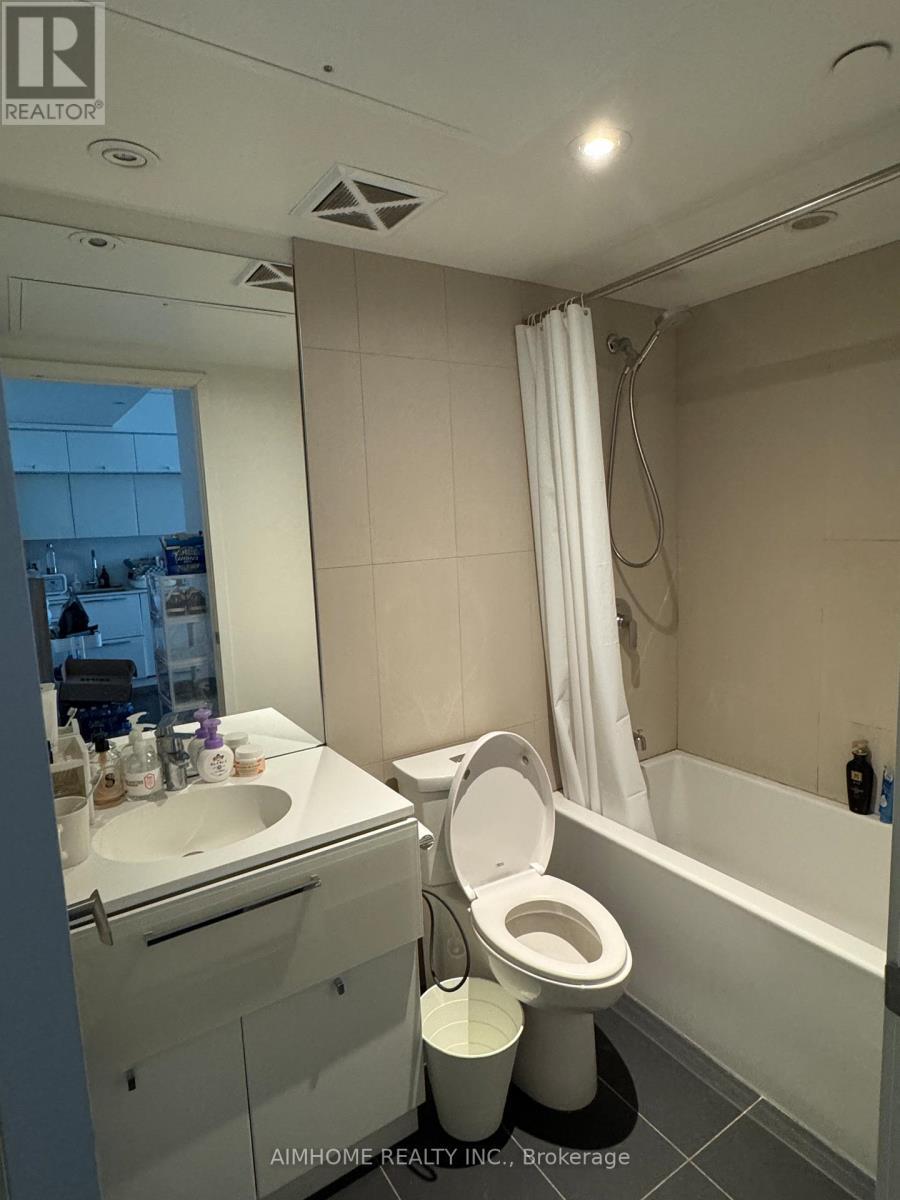 Ph05 - 15 Grenville Street, Toronto, ON - Indoor Photo Showing Bathroom