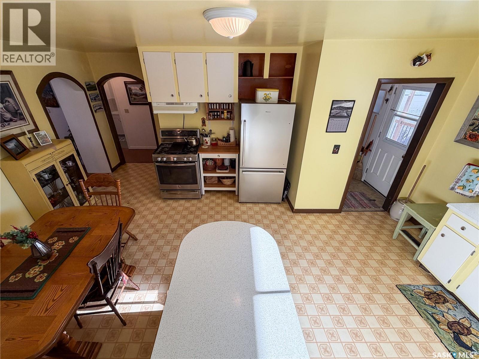 610 Railway Street, Eastend, SK - Indoor