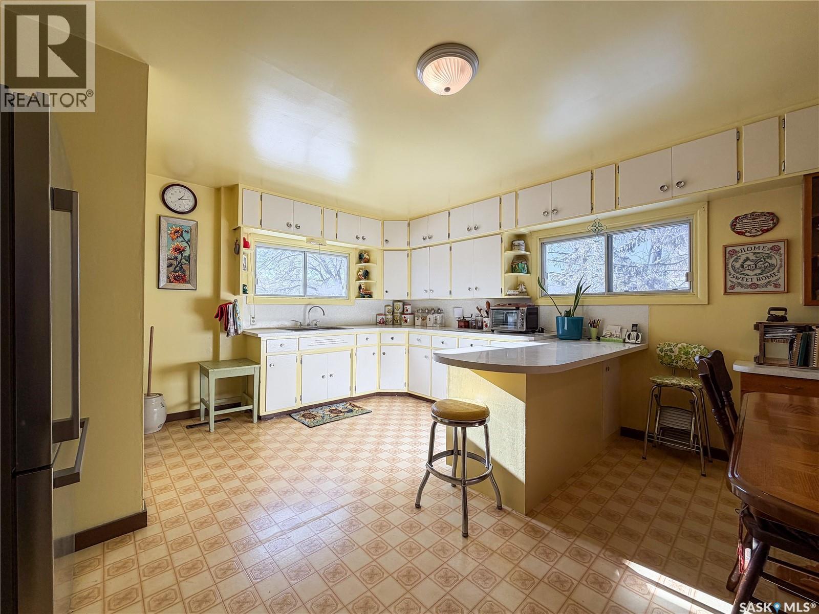 610 Railway Street, Eastend, SK - Indoor Photo Showing Kitchen
