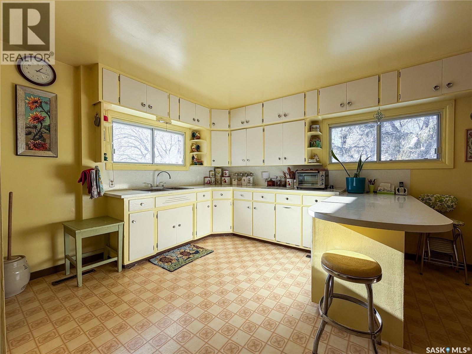610 Railway Street, Eastend, SK - Indoor Photo Showing Kitchen