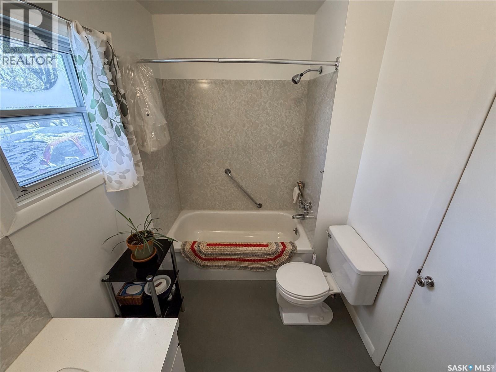 610 Railway Street, Eastend, SK - Indoor Photo Showing Bathroom