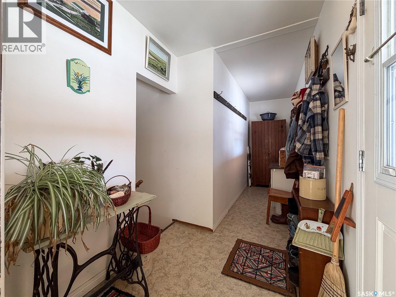 610 Railway Street, Eastend, SK - Indoor Photo Showing Other Room