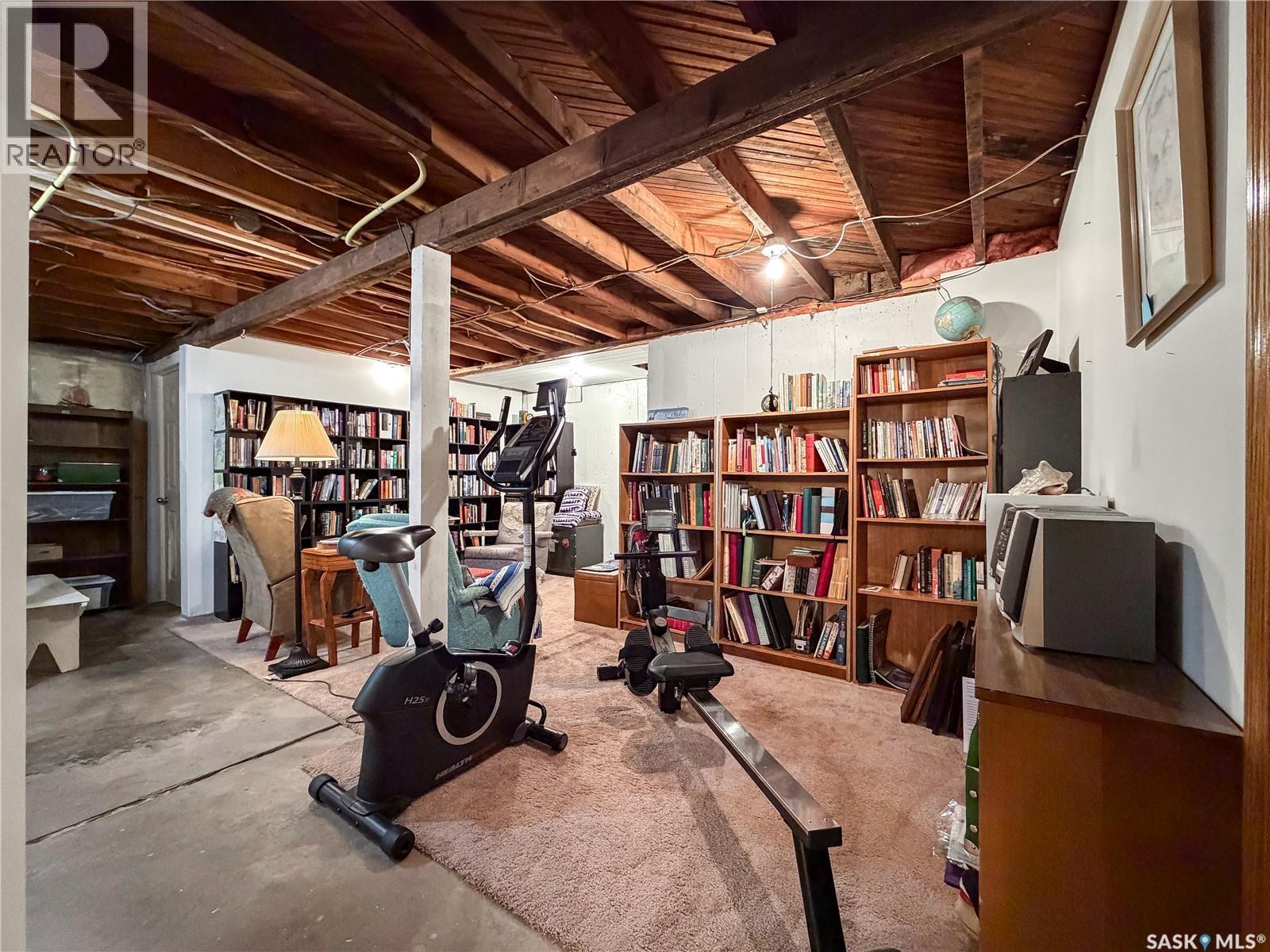 610 Railway Street, Eastend, SK - Indoor