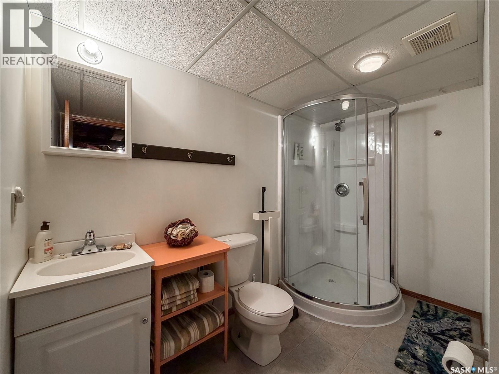 610 Railway Street, Eastend, SK - Indoor Photo Showing Bathroom