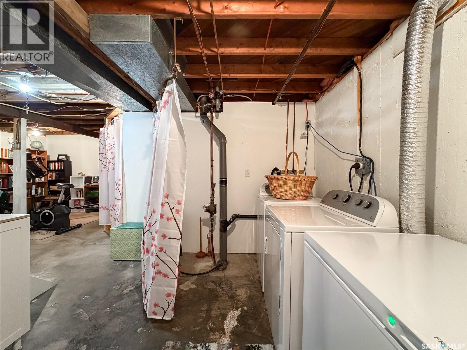 610 Railway Street, Eastend, SK - Indoor