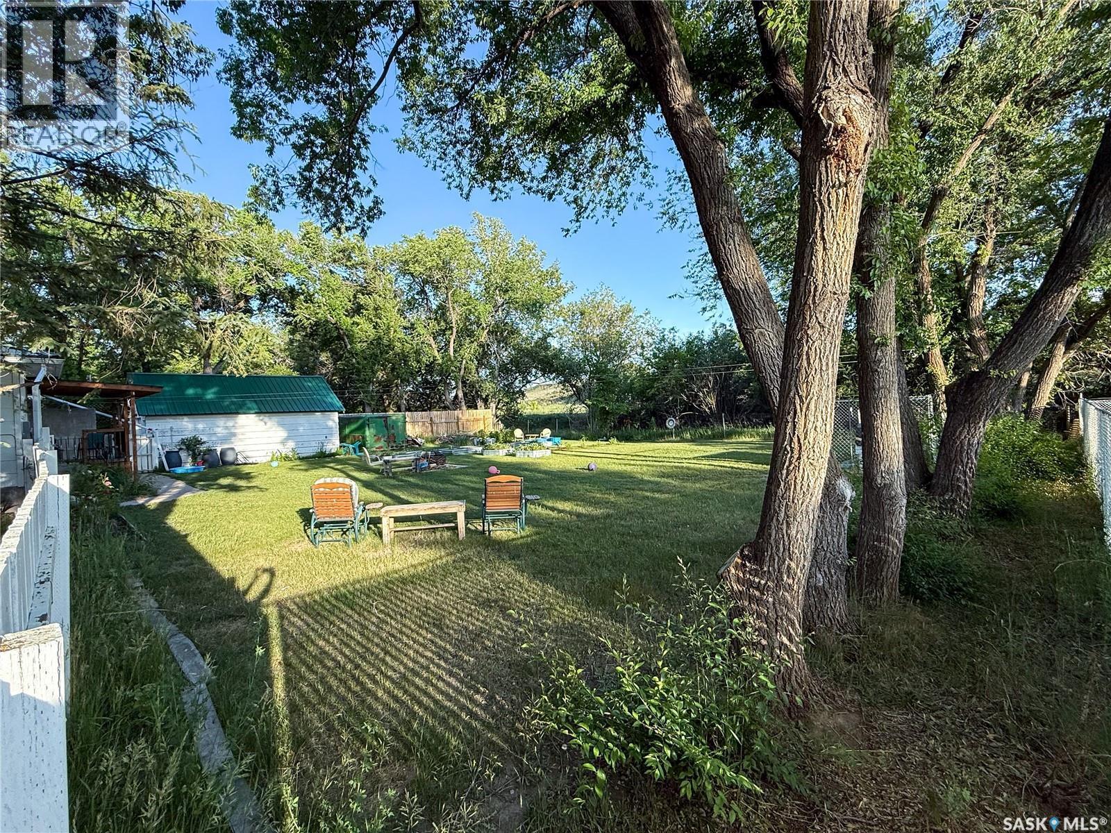 610 Railway Street, Eastend, SK - Outdoor