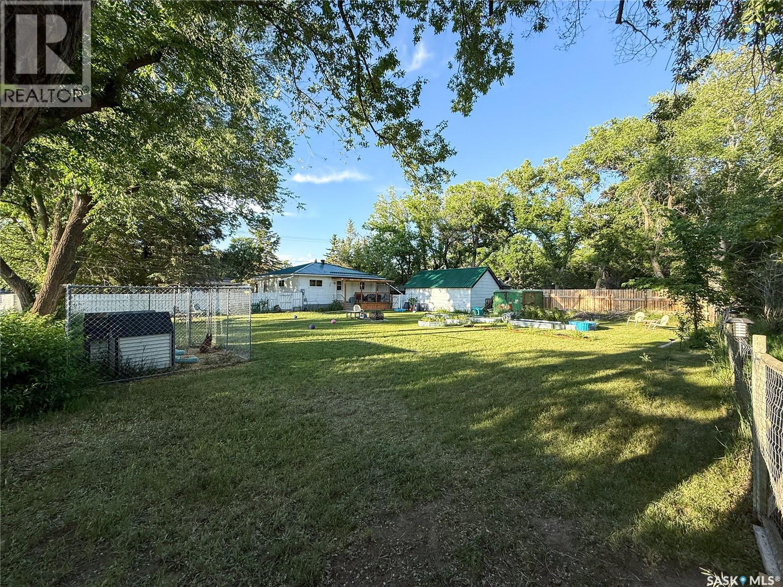 610 Railway Street, Eastend, SK - Outdoor