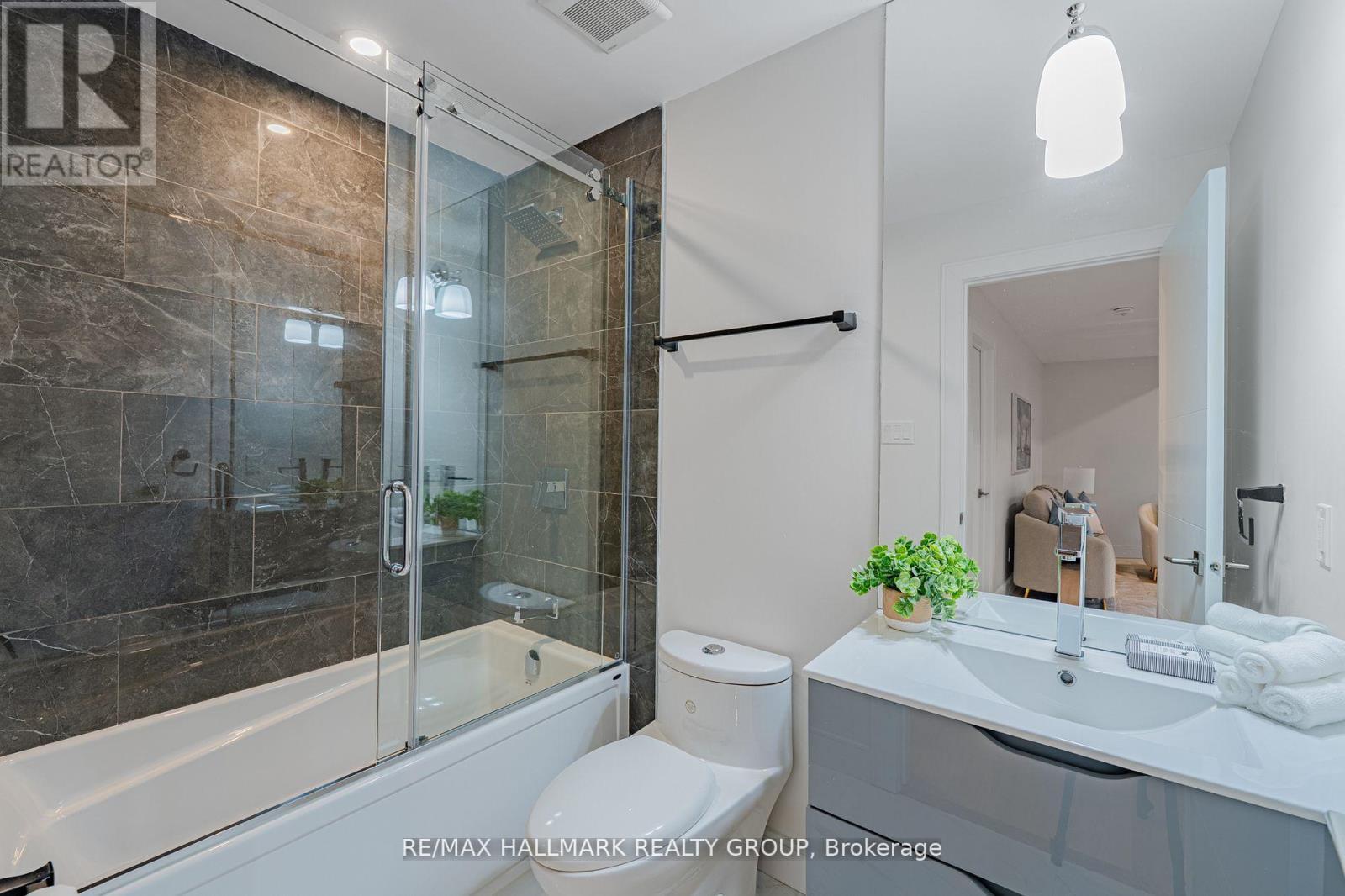 14 Thornton Avenue, Ottawa, ON - Indoor Photo Showing Bathroom