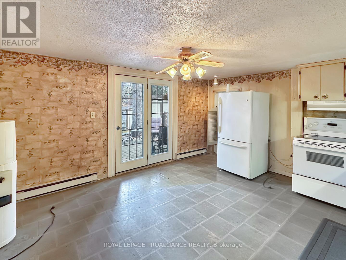 97 Catharine Street, Belleville (Belleville Ward), ON - Indoor Photo Showing Kitchen