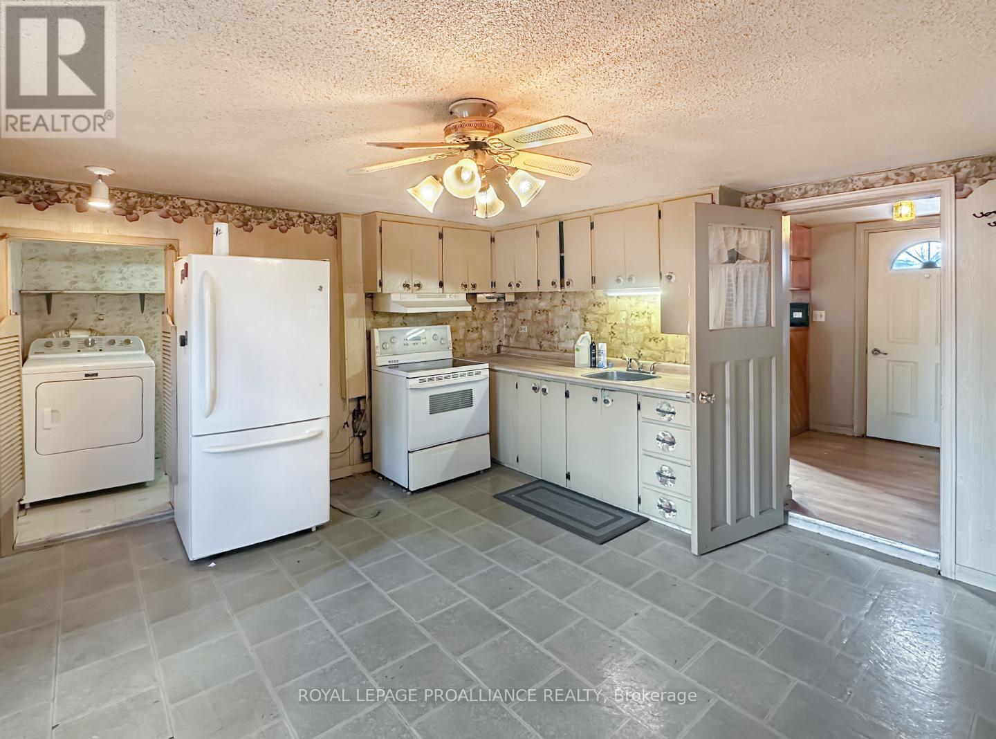97 Catharine Street, Belleville (Belleville Ward), ON - Indoor Photo Showing Kitchen