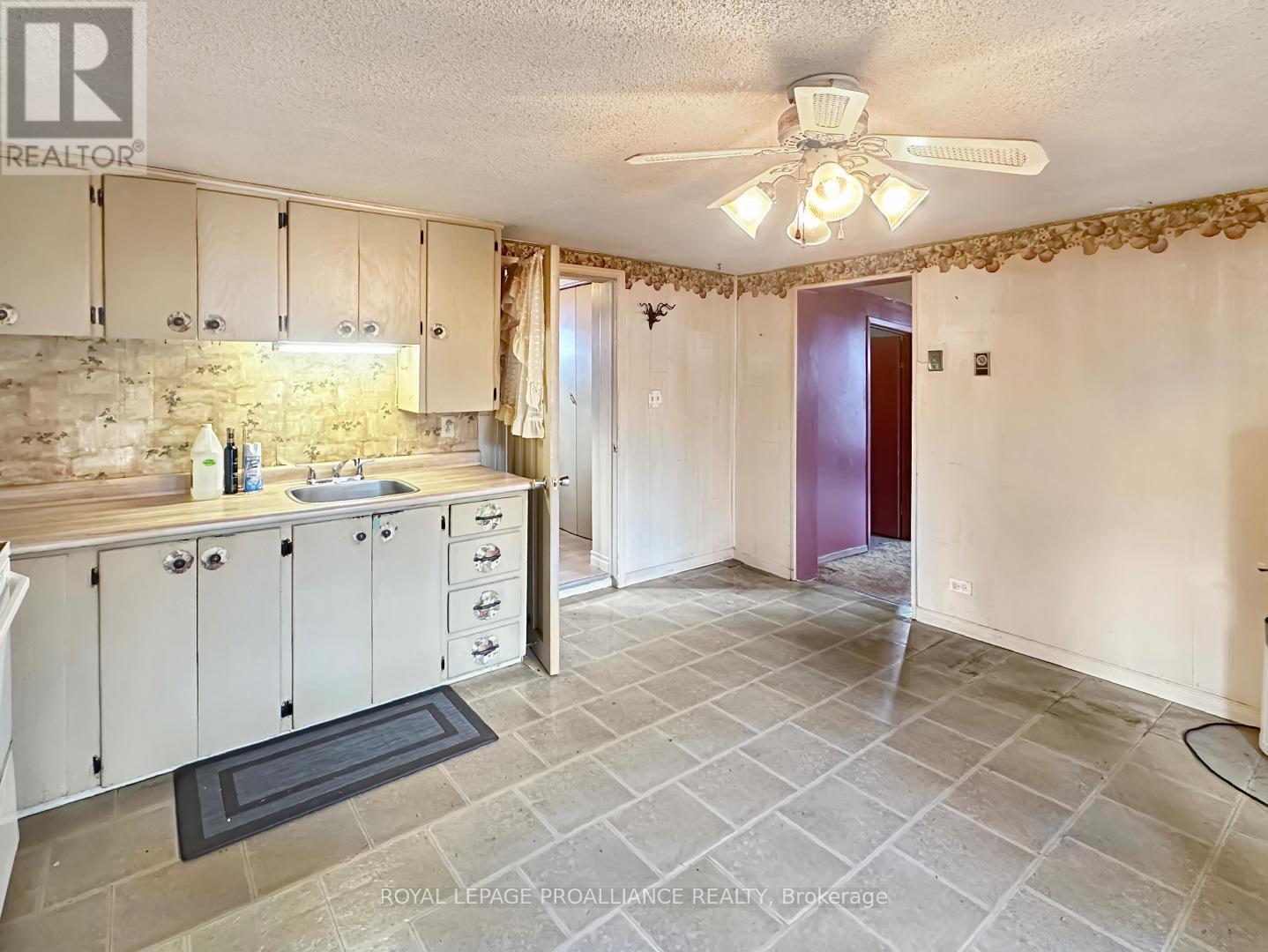 97 Catharine Street, Belleville (Belleville Ward), ON - Indoor Photo Showing Kitchen