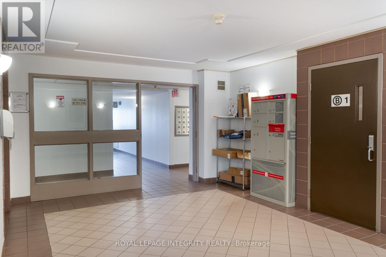 Lobby Area - 406 - 270 Brittany Drive, Ottawa, ON - Indoor Photo Showing Other Room