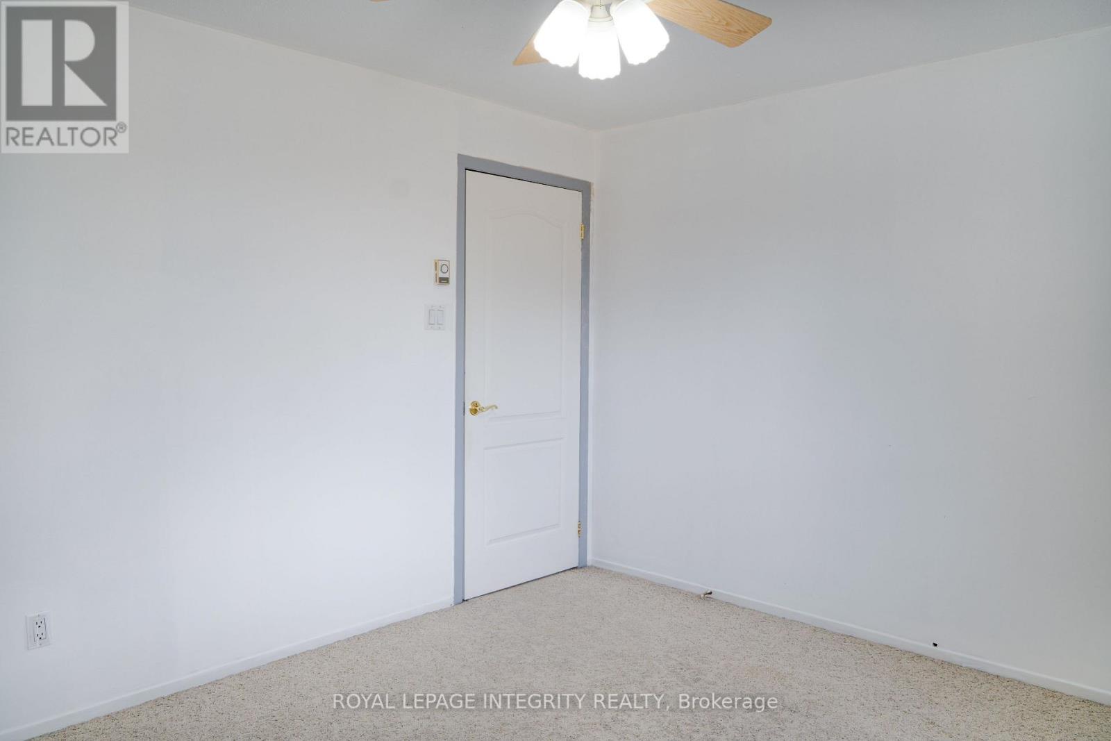 closet Space - 406 - 270 Brittany Drive, Ottawa, ON - Indoor Photo Showing Other Room