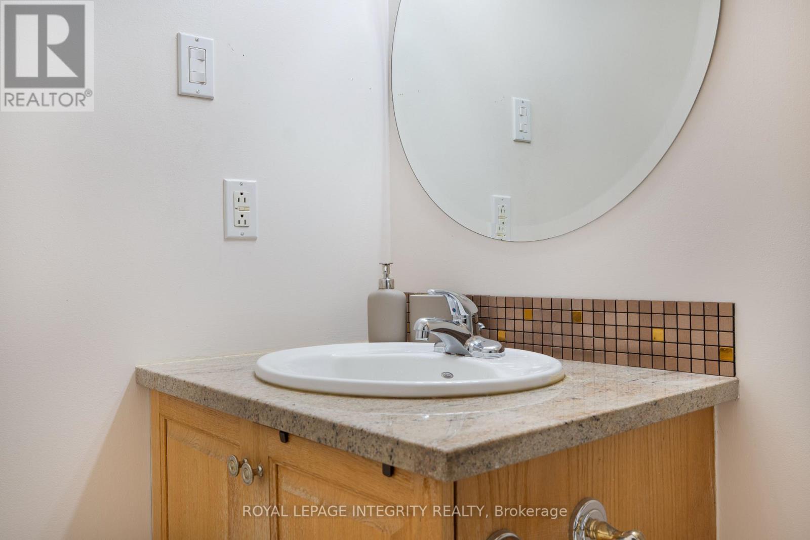 Bath - 406 - 270 Brittany Drive, Ottawa, ON - Indoor Photo Showing Bathroom