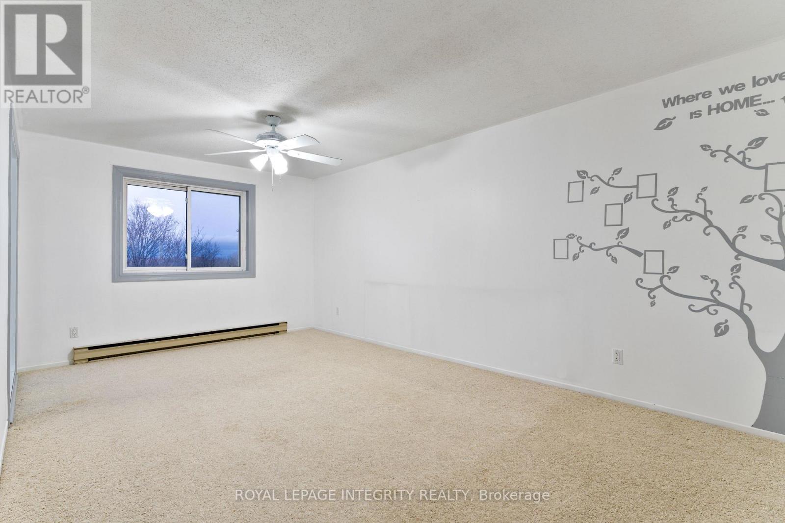 Hall Space - 406 - 270 Brittany Drive, Ottawa, ON - Indoor Photo Showing Other Room