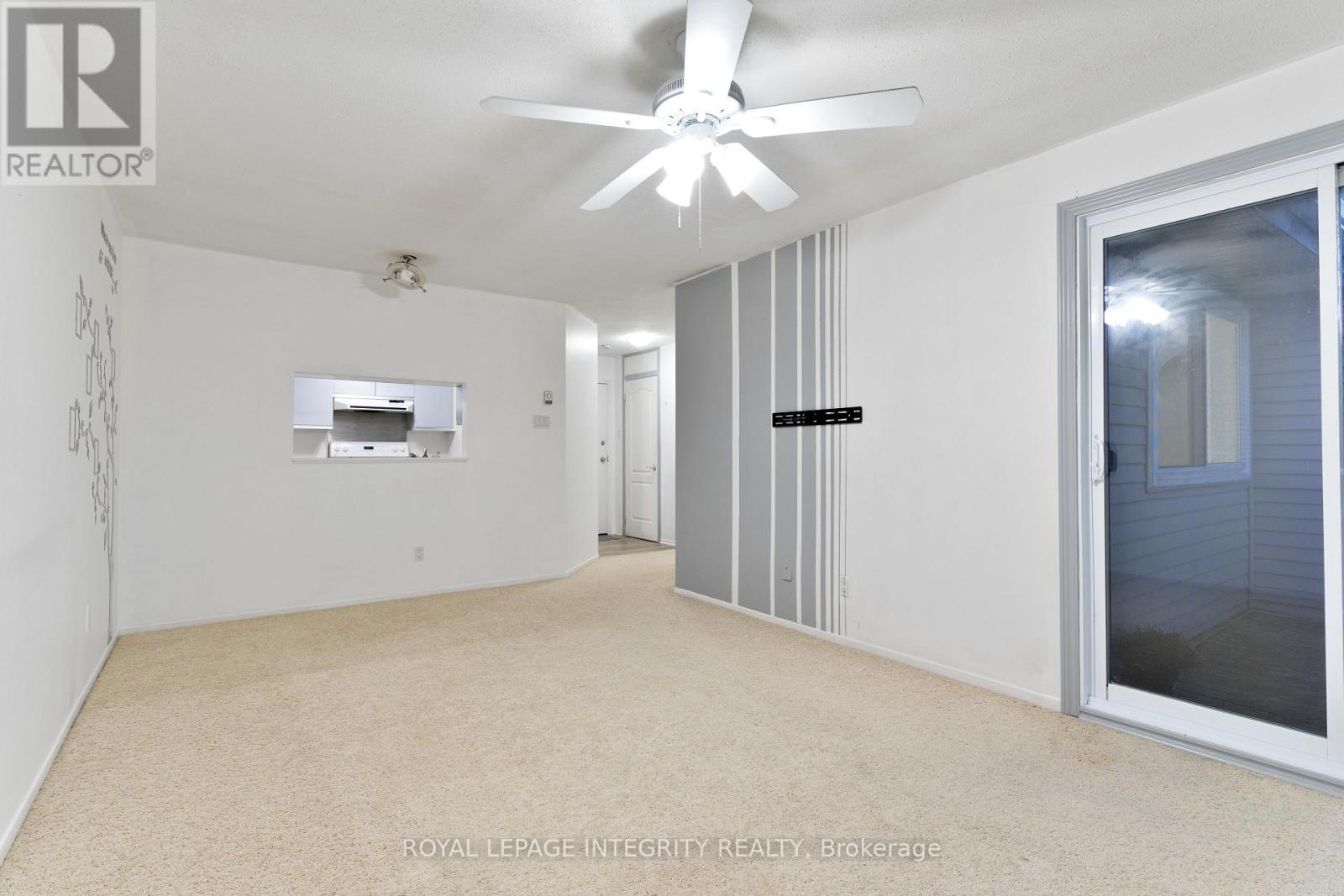 Hall Space - 406 - 270 Brittany Drive, Ottawa, ON - Indoor Photo Showing Other Room