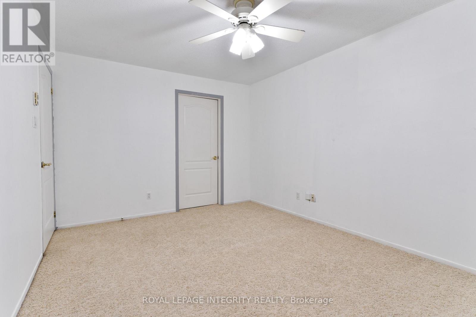 Primary Bedroom - 406 - 270 Brittany Drive, Ottawa, ON - Indoor Photo Showing Other Room