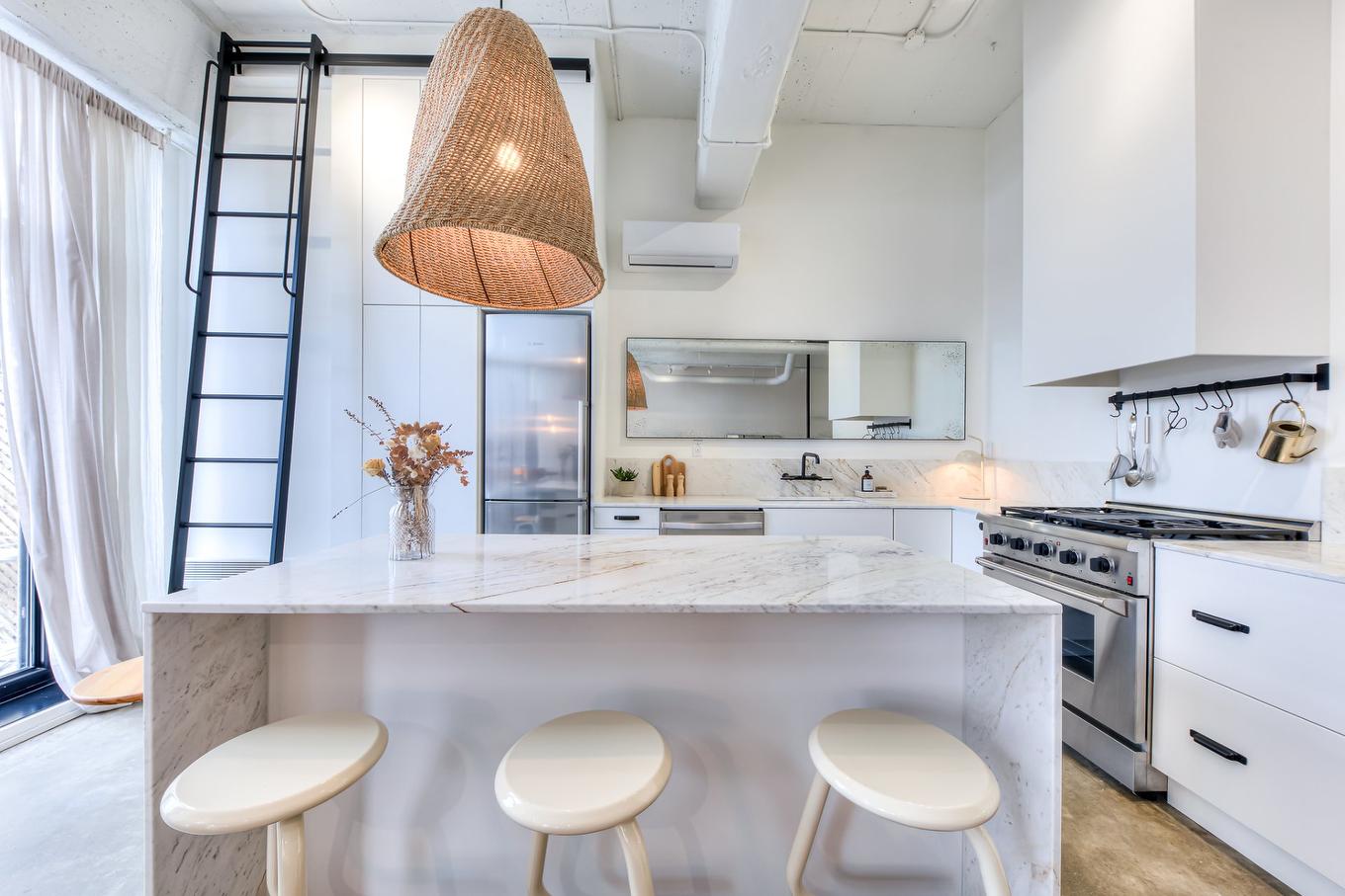 Cuisine - 305-1900 Rue Augustin-Cantin, Montréal (Le Sud-Ouest), QC - Indoor Photo Showing Kitchen With Upgraded Kitchen