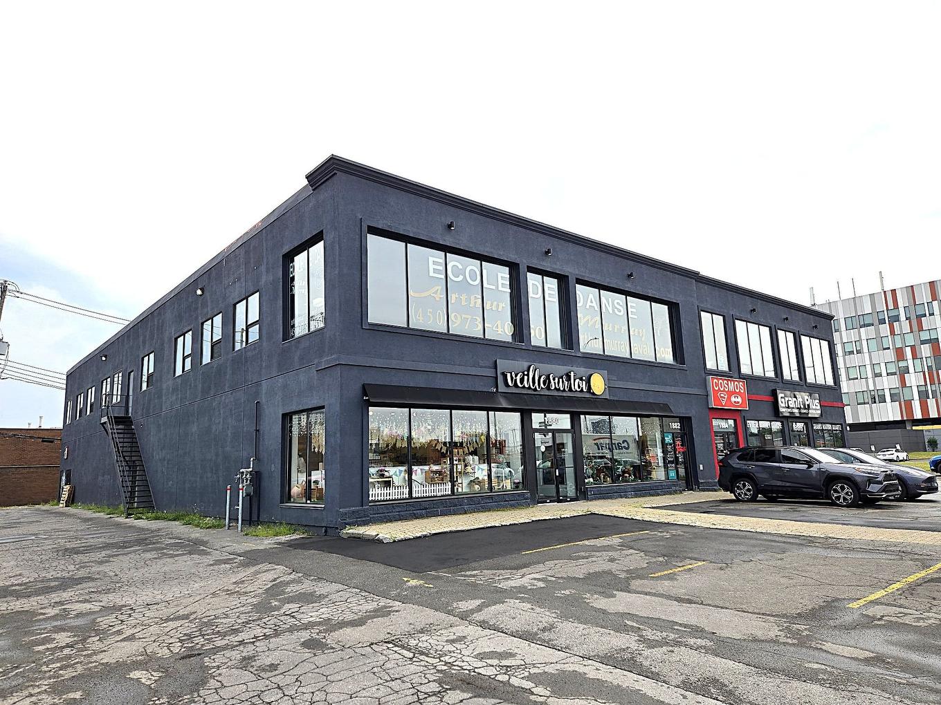 Overall view - 200-1882 Boul. St-Martin O., Laval (Chomedey), QC - Outdoor