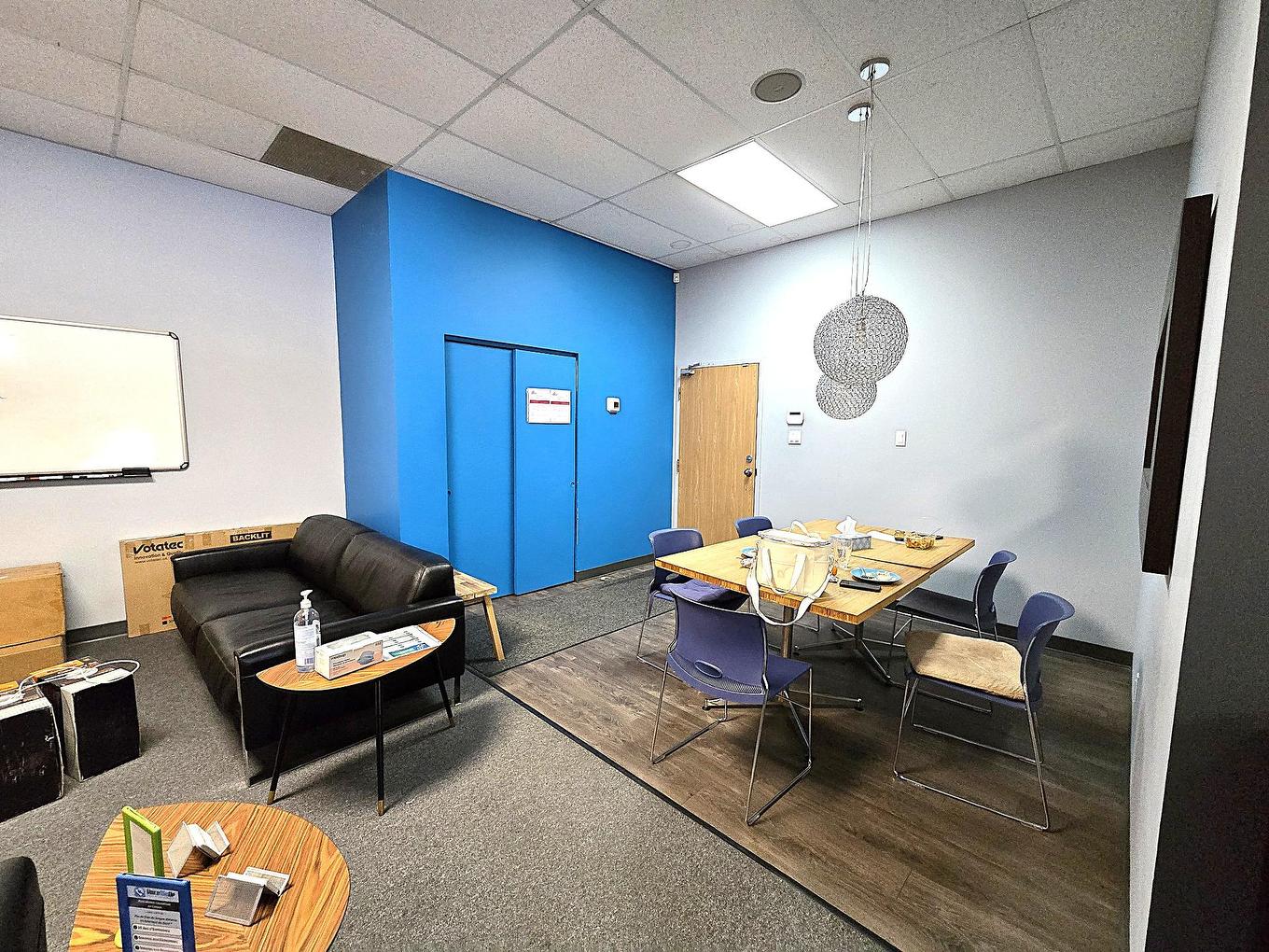 Reception area - 200-1882 Boul. St-Martin O., Laval (Chomedey), QC - Indoor