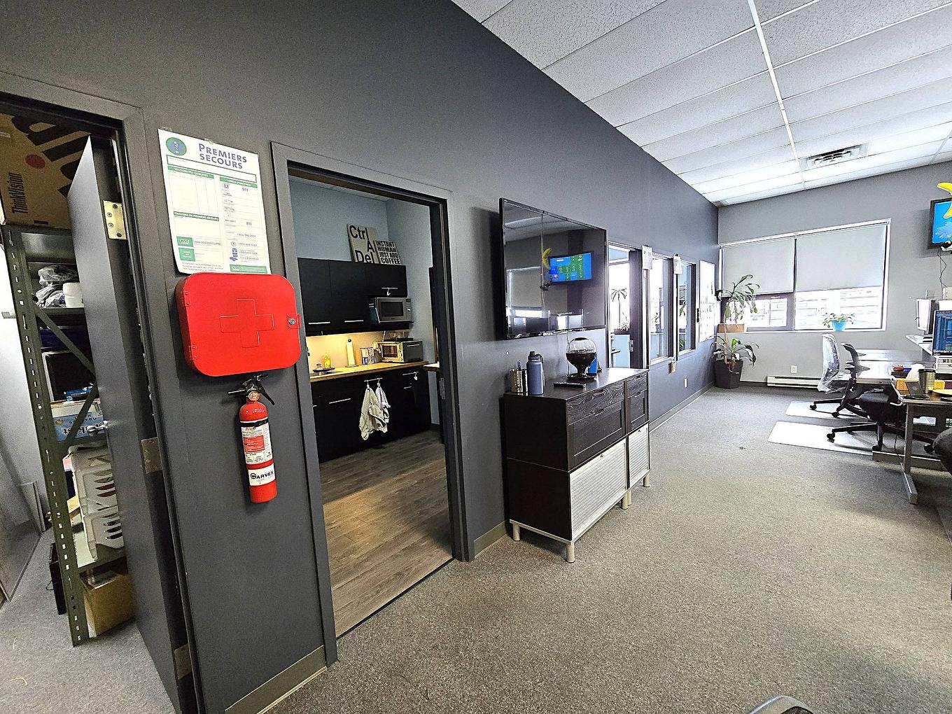 Office - 200-1882 Boul. St-Martin O., Laval (Chomedey), QC - Indoor