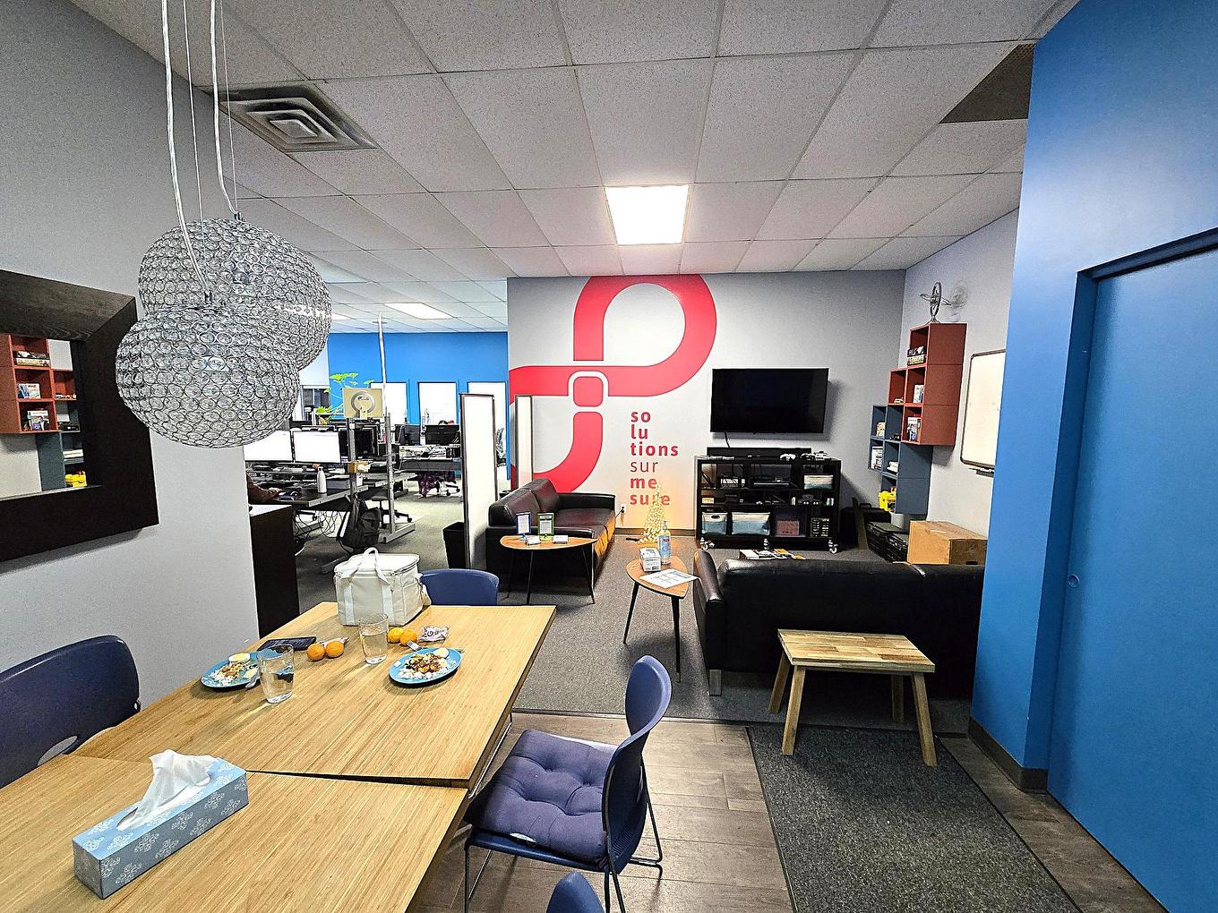 Reception area - 200-1882 Boul. St-Martin O., Laval (Chomedey), QC - Indoor