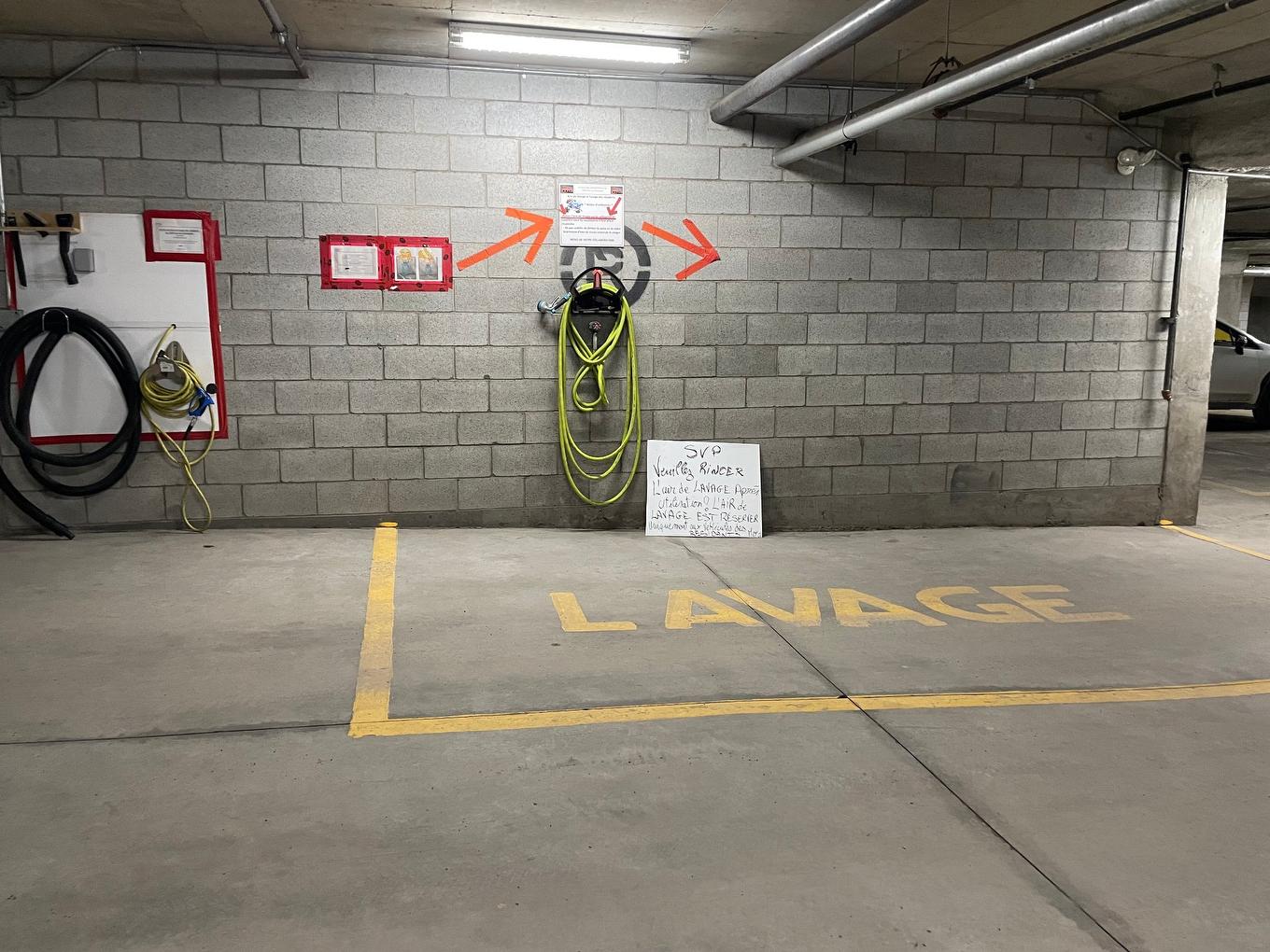 Garage - 301-1950 Rue De Champlain, Montréal (Ville-Marie), QC - Indoor Photo Showing Garage