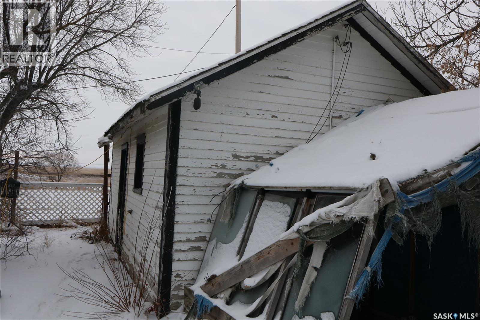 210 1St Avenue, Sutton Rm No. 103, SK - Outdoor With Exterior