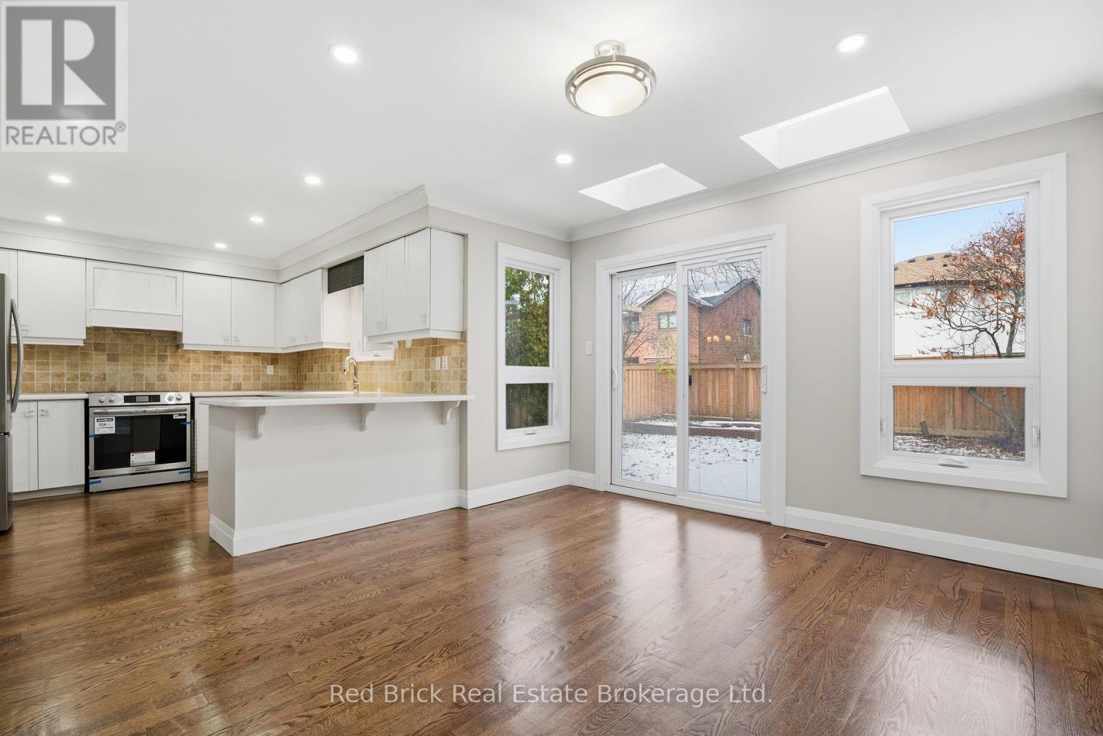Breakfast area - 3980 Chadburn Crescent, Mississauga (Erin Mills), ON - Indoor Photo Showing Kitchen With Upgraded Kitchen