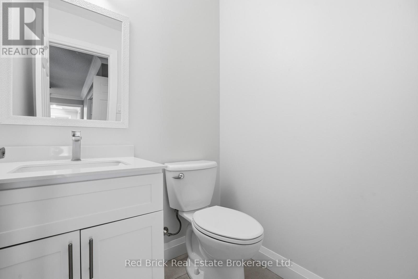 powder room - 3980 Chadburn Crescent, Mississauga (Erin Mills), ON - Indoor Photo Showing Bathroom