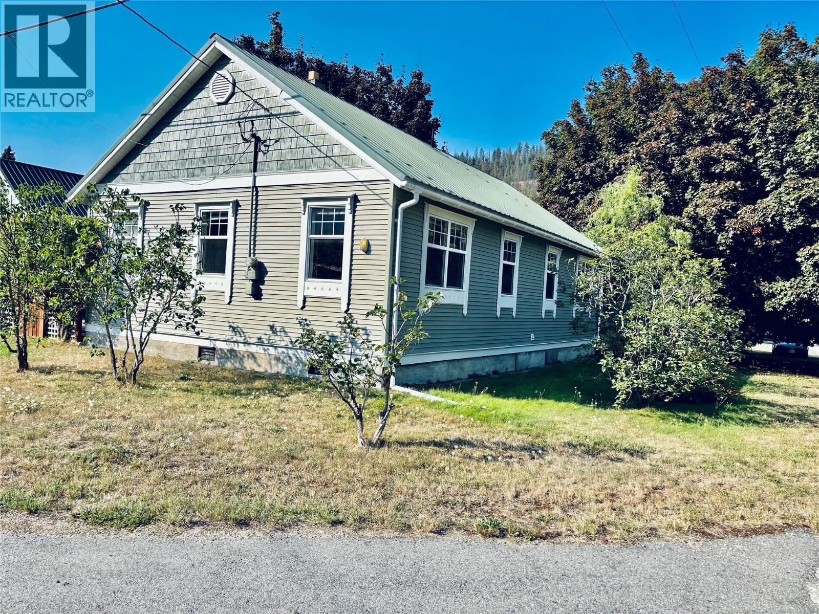 Corner of Arthur & Delaney - 501 Arthur Street, Slocan, BC - Outdoor