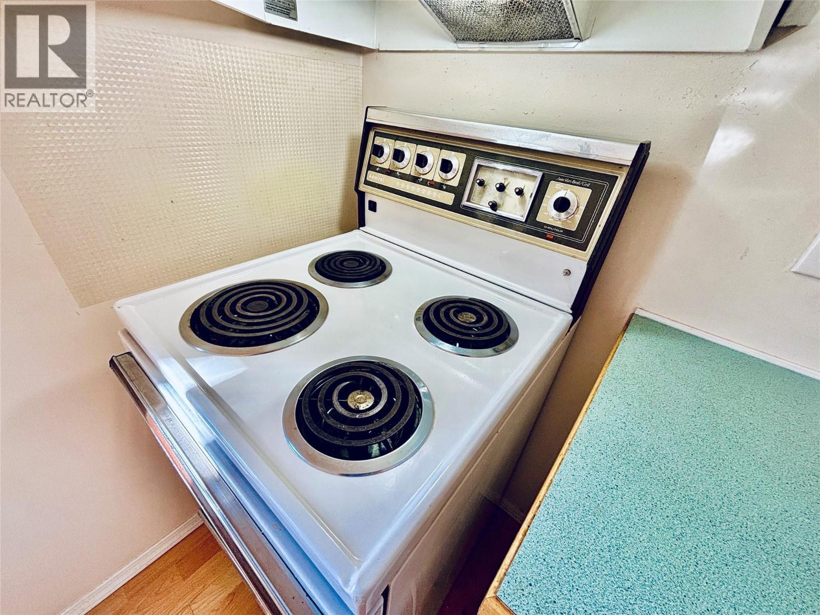 501 Arthur Street, Slocan, BC - Indoor Photo Showing Kitchen