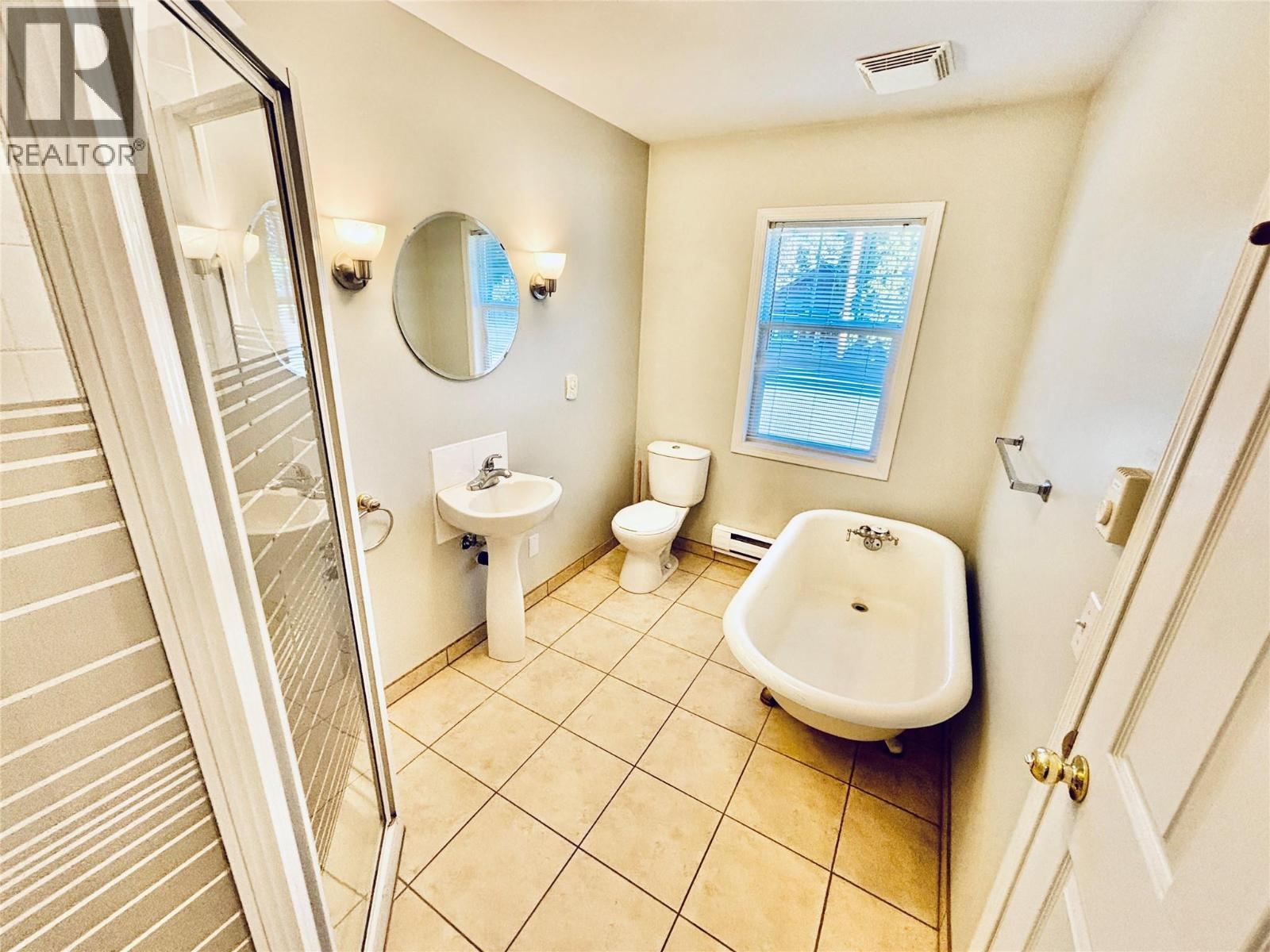 Ensuite - 501 Arthur Street, Slocan, BC - Indoor Photo Showing Bathroom