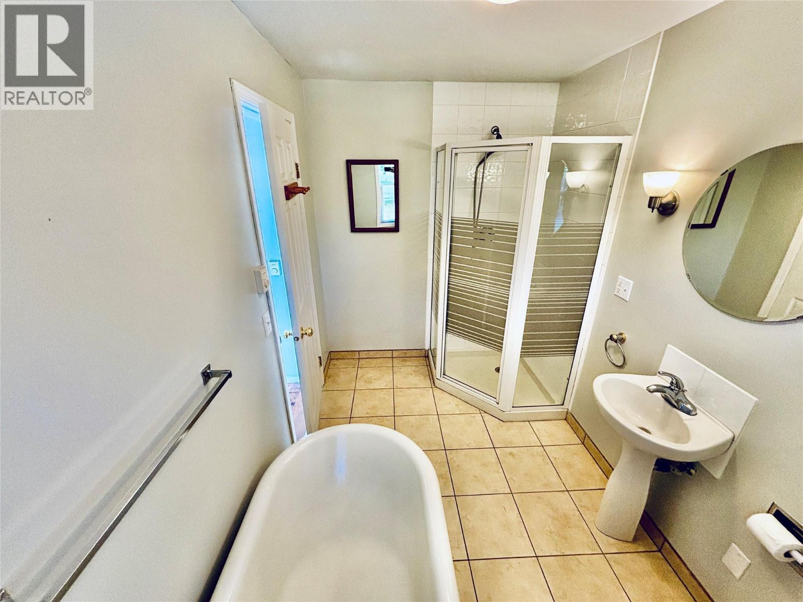 Ensuite - 501 Arthur Street, Slocan, BC - Indoor Photo Showing Bathroom