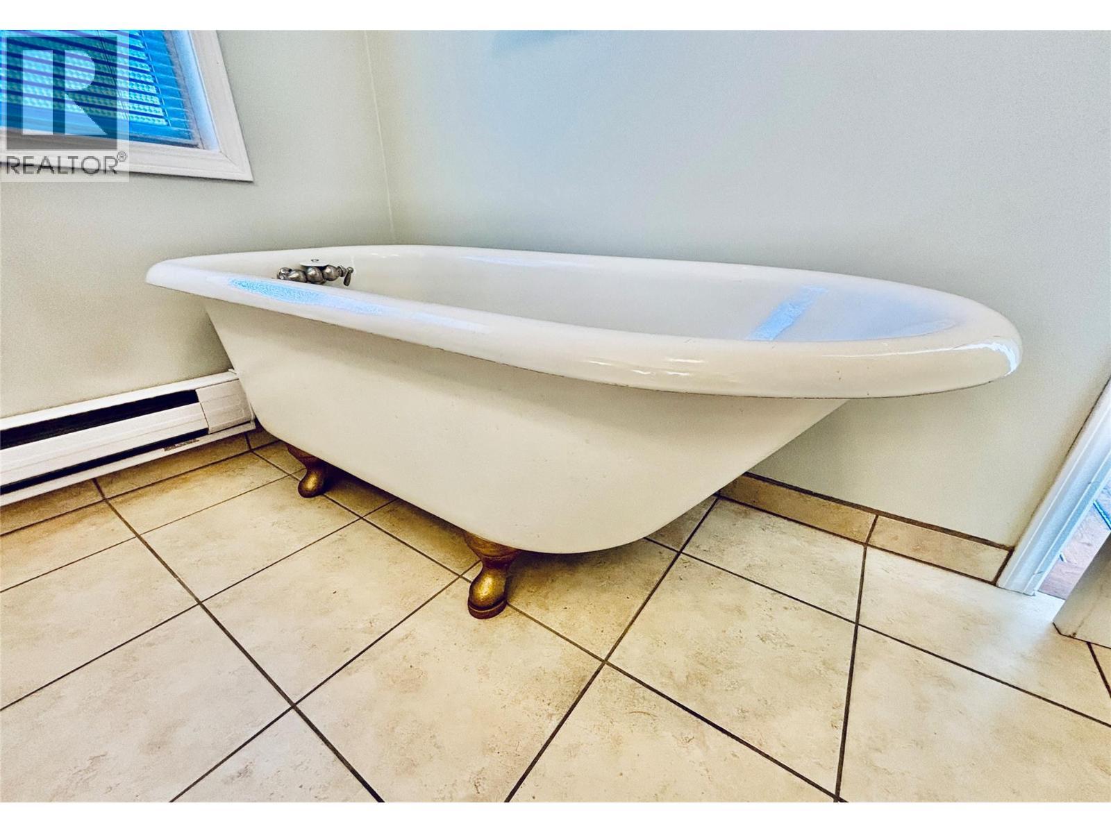 501 Arthur Street, Slocan, BC - Indoor Photo Showing Bathroom