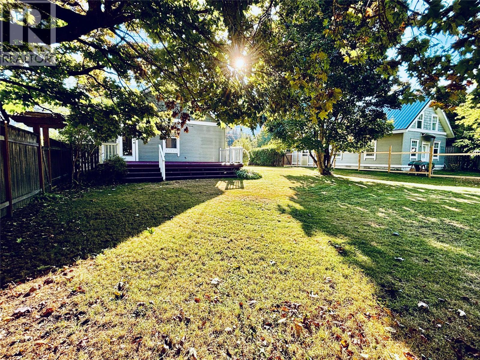 501 Arthur Street, Slocan, BC - Outdoor