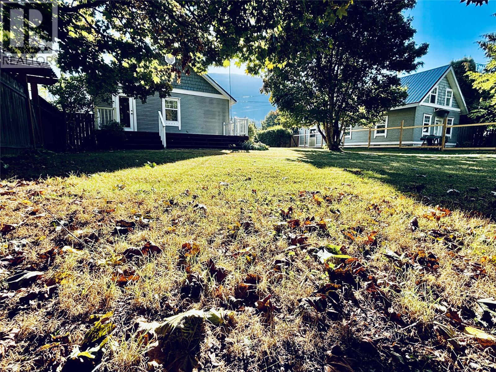 501 Arthur Street, Slocan, BC - Outdoor