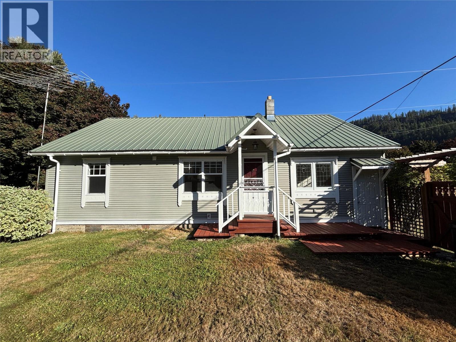 View of Front Door - 501 Arthur Street, Slocan, BC - Outdoor