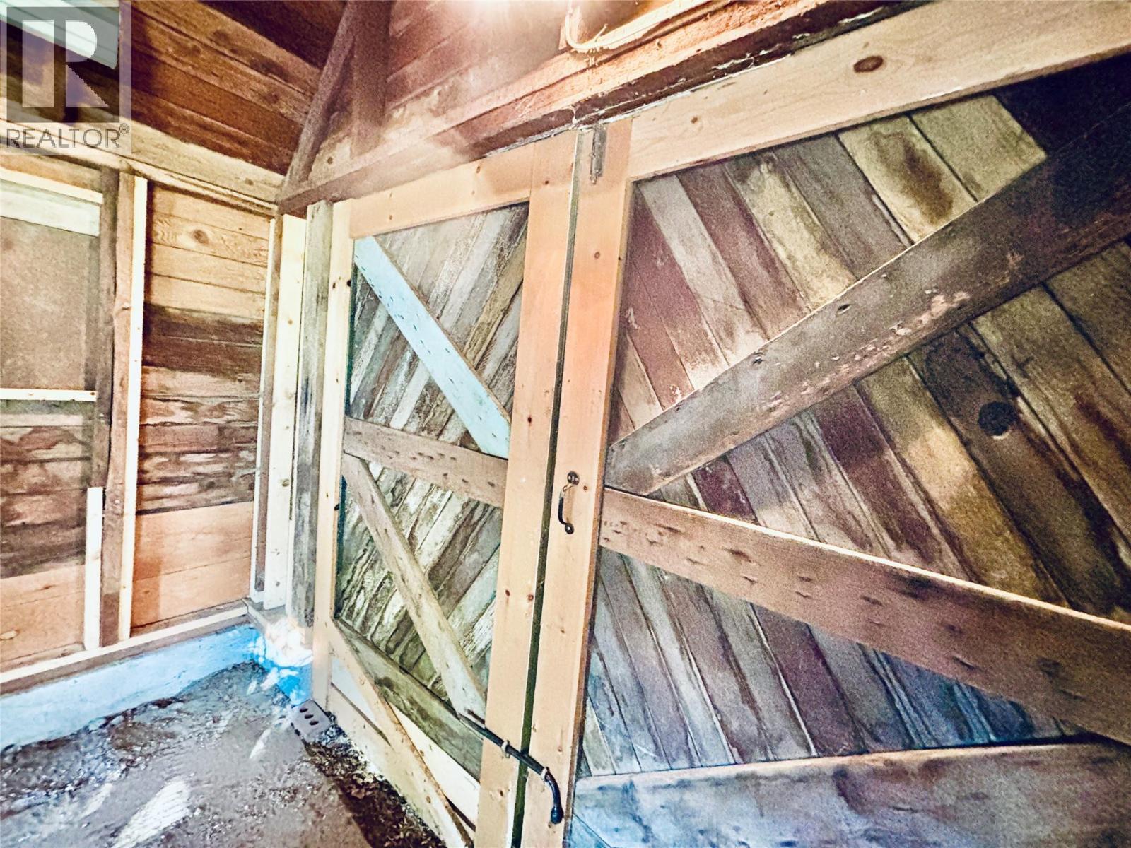 Garage Barn Doors - 501 Arthur Street, Slocan, BC - Indoor Photo Showing Other Room