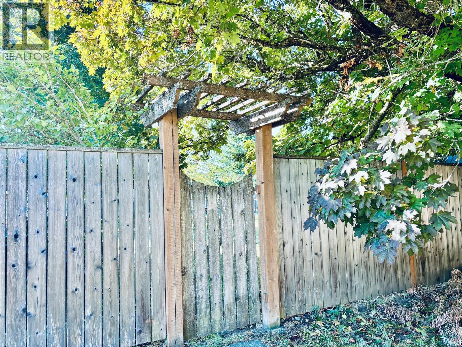 Fence/Gate off Delaney - 501 Arthur Street, Slocan, BC - Outdoor
