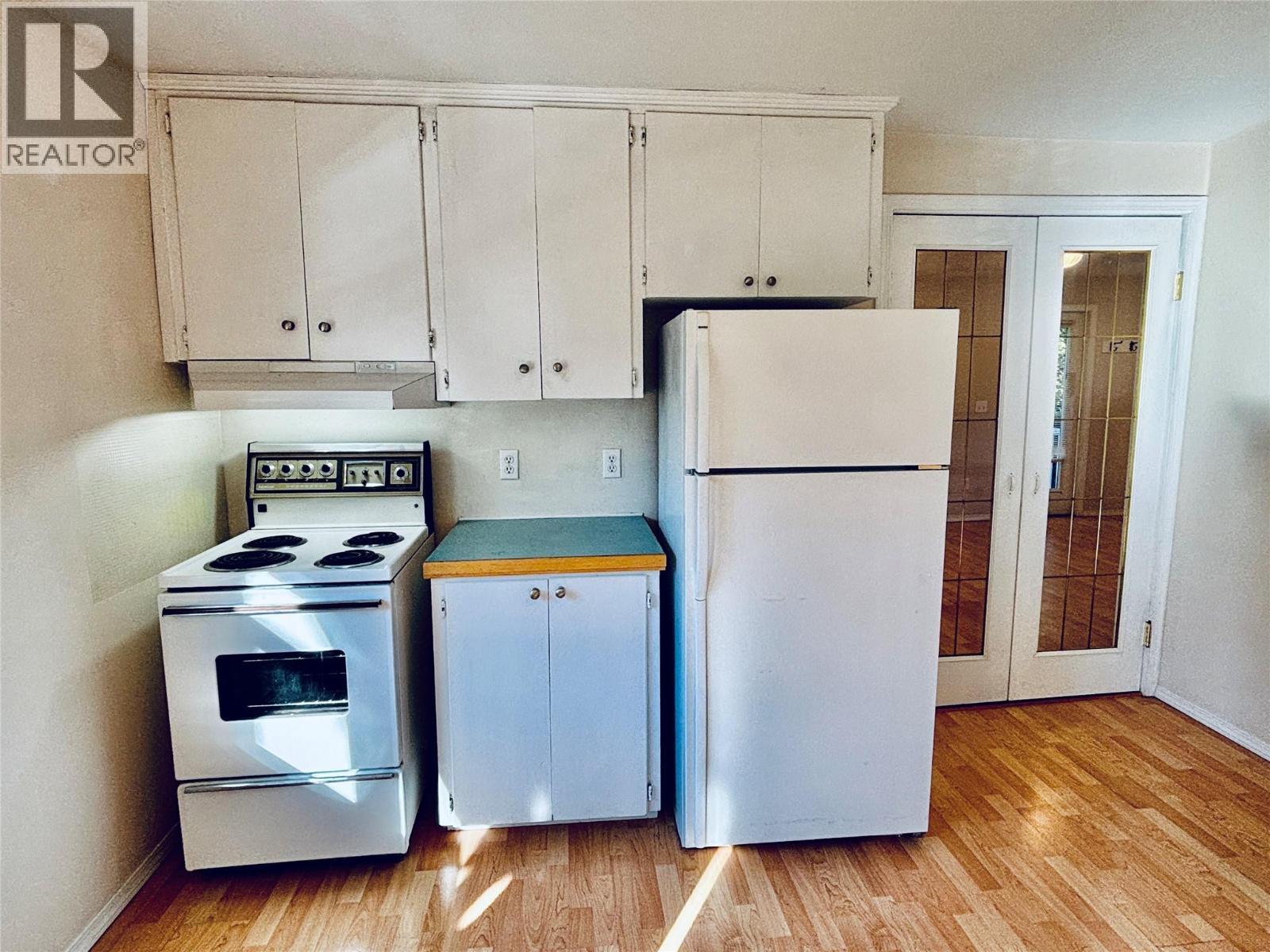 501 Arthur Street, Slocan, BC - Indoor Photo Showing Kitchen