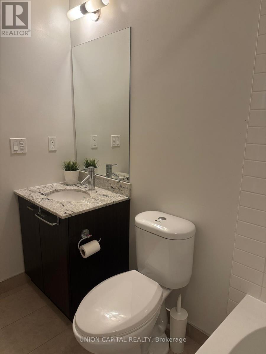 2801 - 88 Sheppard Avenue E, Toronto, ON - Indoor Photo Showing Bathroom
