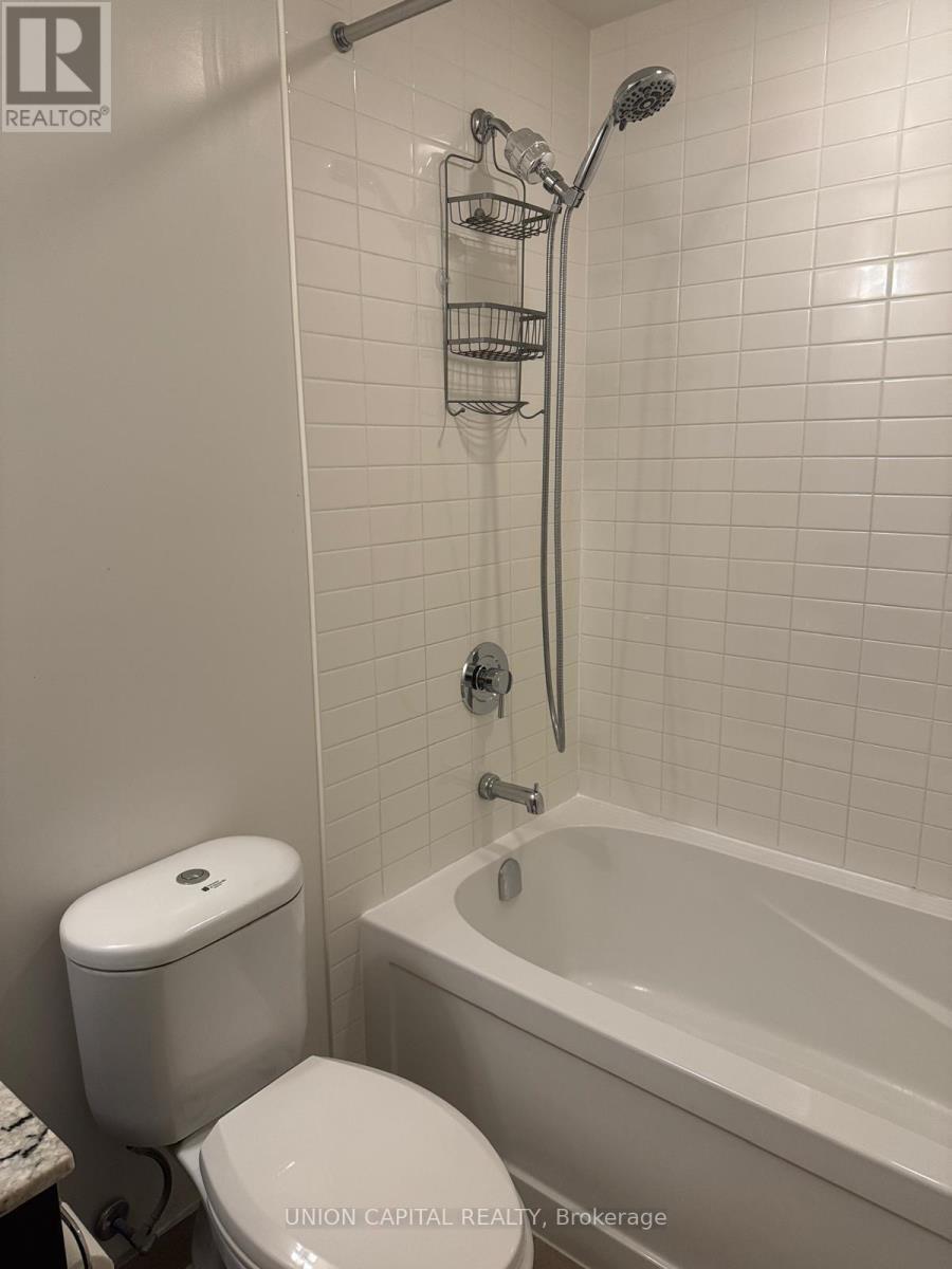 2801 - 88 Sheppard Avenue E, Toronto, ON - Indoor Photo Showing Bathroom